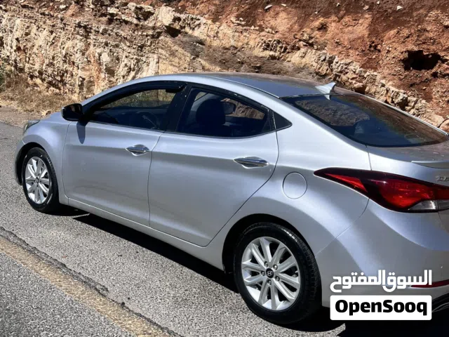 2015 هيونداي افانتي Standard
