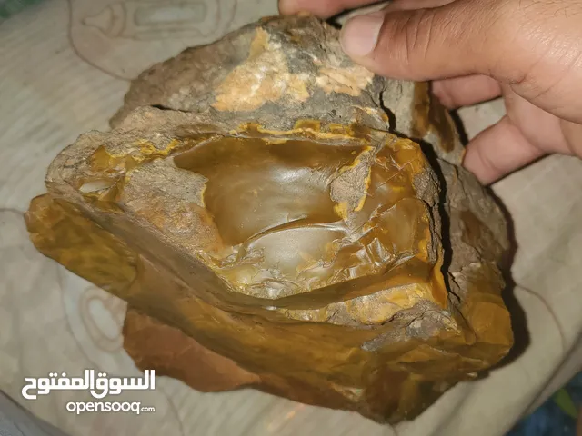 حجر كريم نوع من اليشب الاصفر والأحمر للبيع