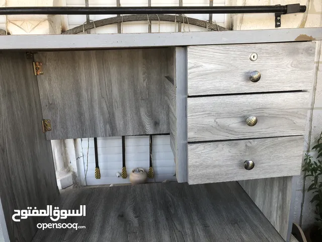 مكتبين بحاله جيده