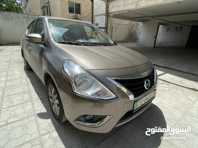 Sedan Nissan in Amman