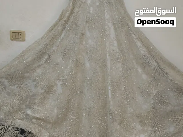 فستان عروس ابيض للبيع