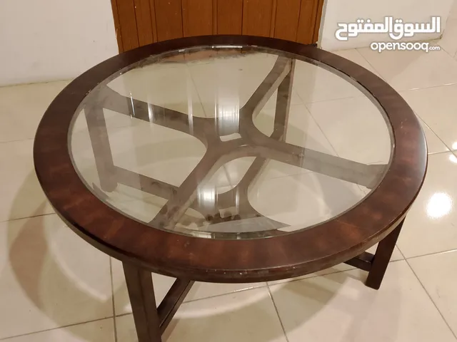 طاوله مدوره بحاله ممتازه
