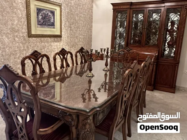 طاوله طعام ثمان كراسي مع طاوله ودولاب