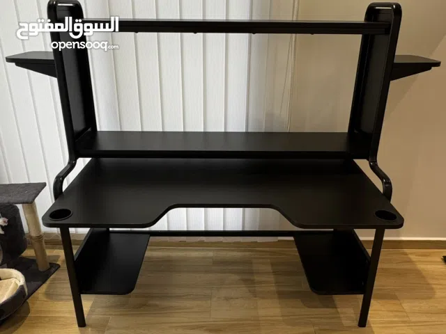 طاولة من ايكيا للقيمنق