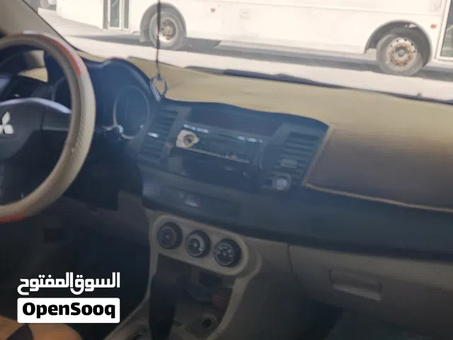 2010 ميتسوبيشي لانسر Standard