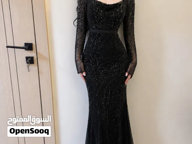 فستان اسود