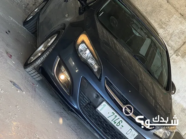 Opel Astra 2014 in Nablus