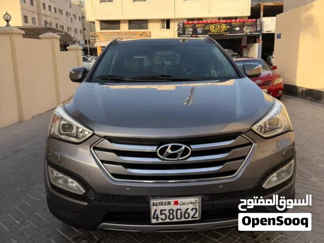 Hyundai Santa Fe 2014 in perfect condition for sale. 3100 BD