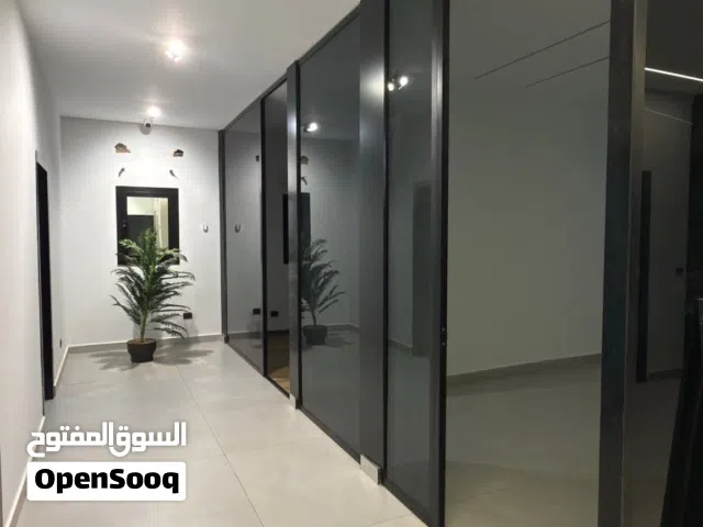 فيلا خدمية للبيع في فينيسيا
