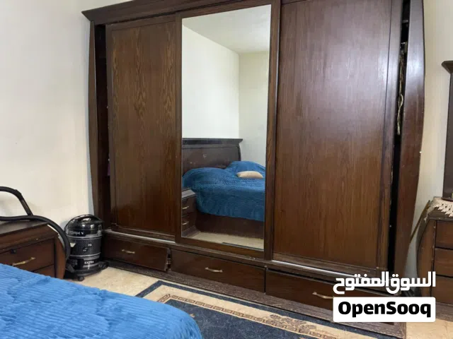 غرفة نوم كاملة لون جوزي باب سحاب حج كبير فاخرة بحاجة إلى صيانة خفيفة