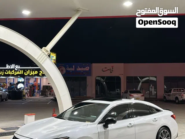 2019 تويوتا افالون Limited