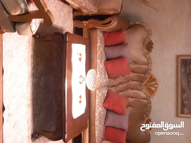 طقم كنب تفصيل للبيع خشب زان بحاله ممتازه
