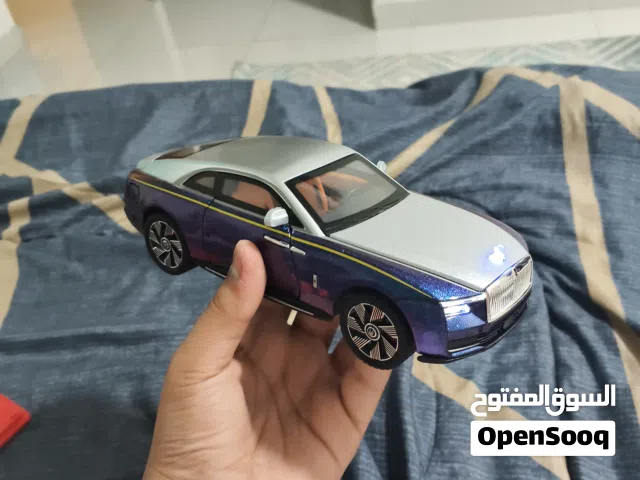روز رايز للزينه مثلا: للمكتب او سيت اب  .لون رصاصي وازرق لامع تشتغل الليتات والشعار فيه ليت لون ازرق