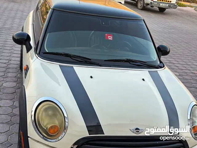MINI Cooper موديل 2012 نظيفة، مواصفات أمريكية - جلد وجنوط رياضية.