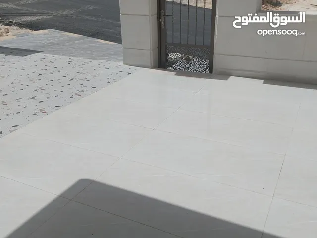 تلاع العلي 175م وتراس امامي وكراج خاص