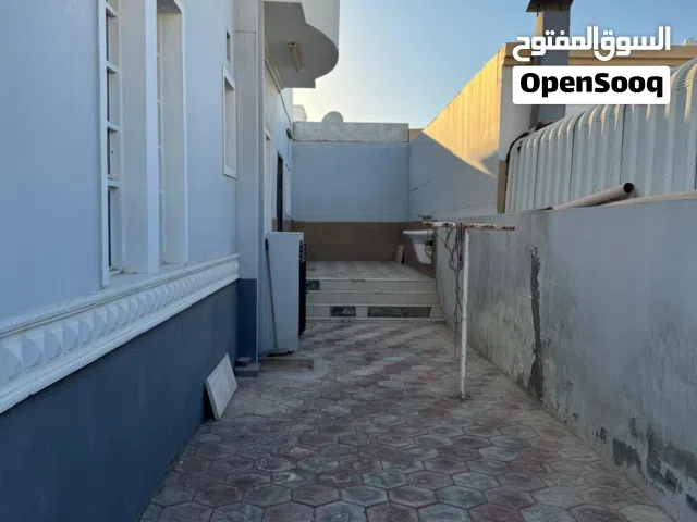180 m2 5 Bedrooms Villa for Rent in Muscat Al Maabilah
