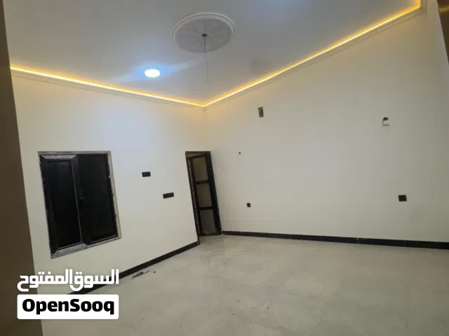 100 m2 2 Bedrooms Apartments for Rent in Basra Juninah