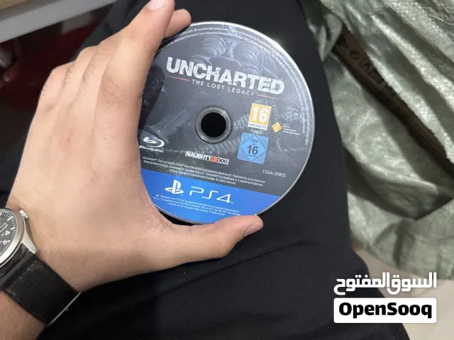 Uncharted cd for ps4 but in good condition also working with an free remote charger for ps4