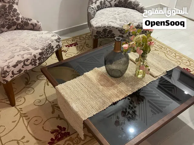 طاولة صالون /جلسة بحالة ممتازة