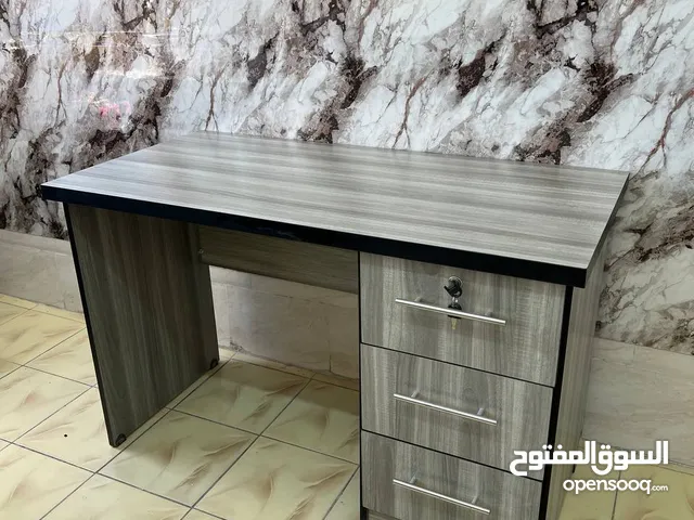 مكتب خشبي عملي احدث اصدار انيق جدا مناسب للموظف و الطالب او استخدام منزلي خشب لامينت 3 جوارير