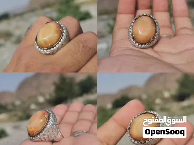 للبيع خواتم والاحجار كريمه والفضيات  وسكاكين ودهان عود
