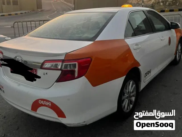 2014 تويوتا كامري SE