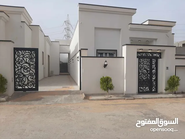 185 m2 3 Bedrooms Townhouse for Sale in Tripoli Ain Zara