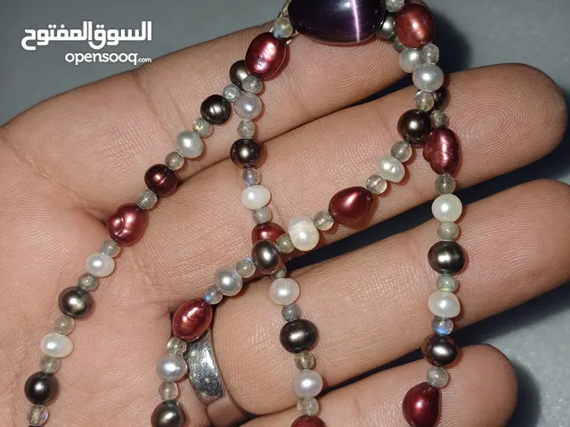 عقد لؤلؤ ملون طبيعي