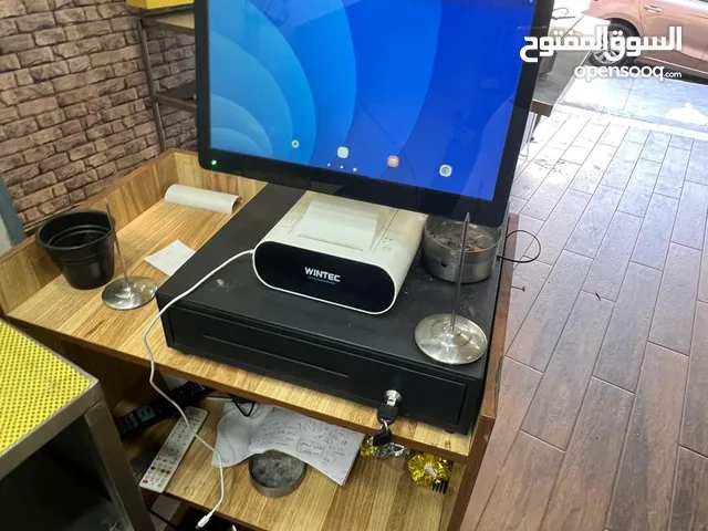 عدة مطعم وشاورما جاهزة للبيع  جديدة مع كفالتها استخدام 5 شهور فقط