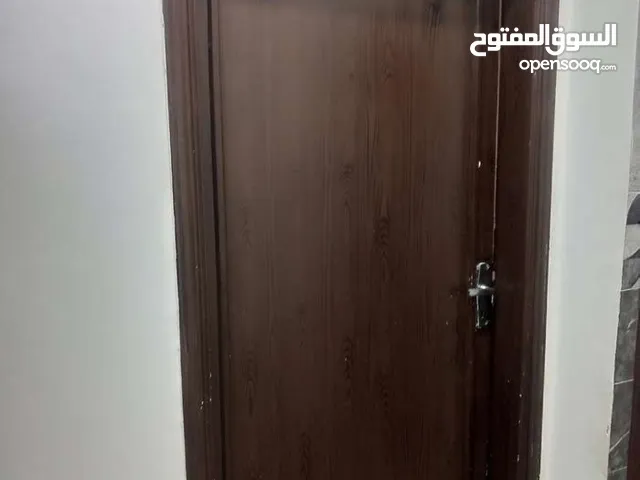 5 ابواب خشب للبيع 35دينار