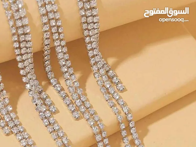أقراط طويلة مرصعة