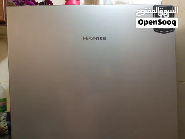 ثلاجة نظيفة مازالت في الضمان