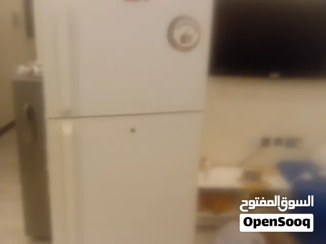 ثلاجه عدد 3 بحاله ممتازه LG وثلاجه سمارت وثلاجه دكان طوليه وكلهم بحاله ممتازه