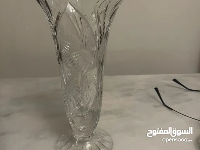 فازة كريستال منحوتة بقاعدة،