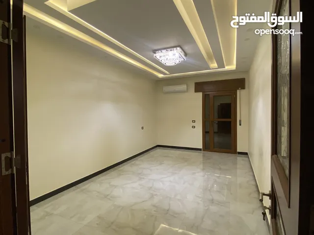 250 m2 3 Bedrooms Townhouse for Rent in Tripoli Ain Zara