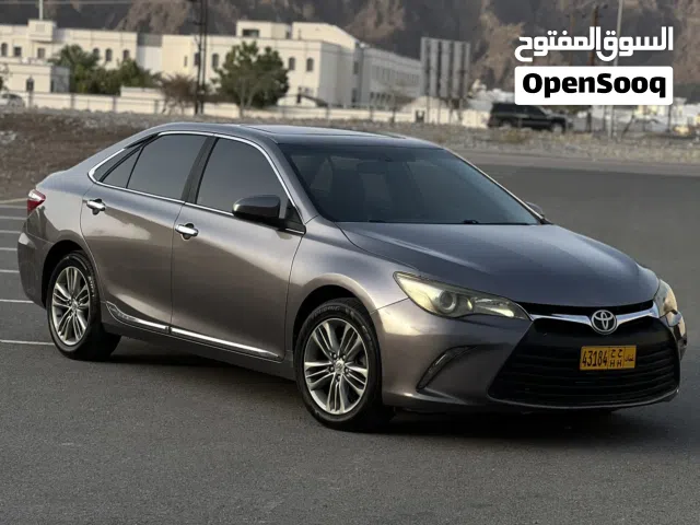 للبيع مع رقم مميز تويوتا كامري SE أربعة سلندر موديل 2016 رقمً واحد فتحه سقف وكل المواصفات