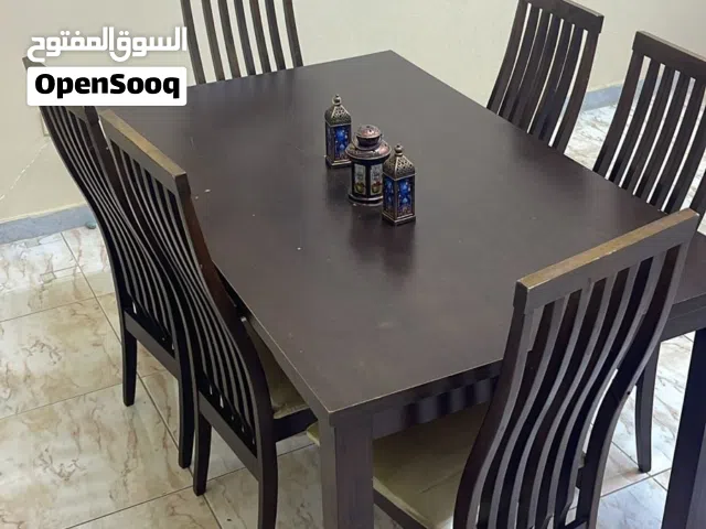 طاوله ست كراسي لون بني