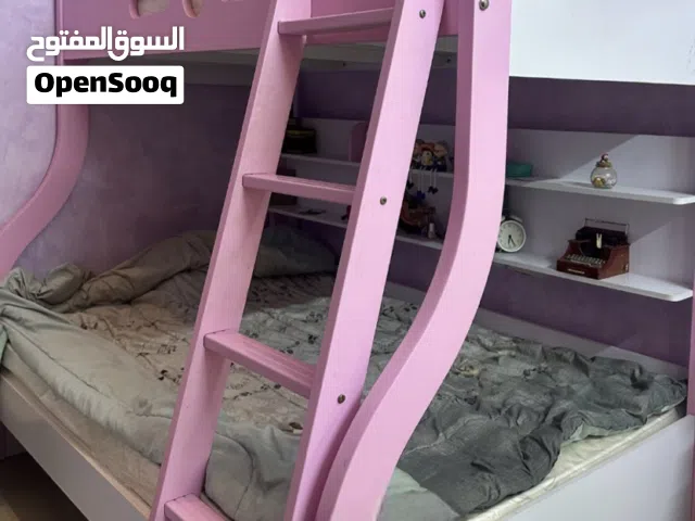 سرير طابقين نظيف