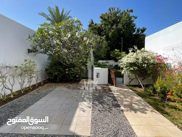 فیلا فاخرة للبیع/موج مسقط /تملک حر /حوض سباحة/طابقین