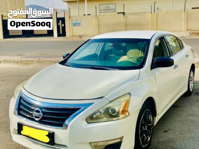 NISSAN ALTIMA 2013 KHALEEJ GCC 2.5 L Original Paint Mulkiya Valid September 26