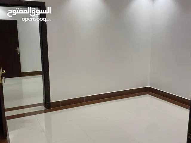 شقه في الرياض حي الياسمين في فيلا دور ثاني عداد كهرباء مستقل تتكون من 3 غرف نوم منه وحده ماستر وصاله