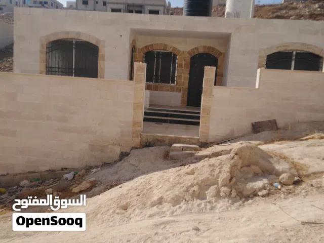 بيت للبيع في الزرقاء شومر ام العضام شبه جاهز