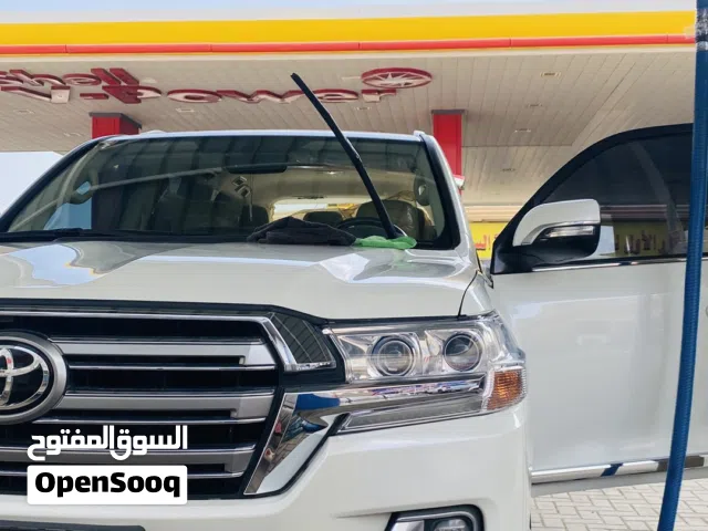 لانكروزر 5.7 vxr موديل 2017 اعلى فئة خليجية نظيفة جدا