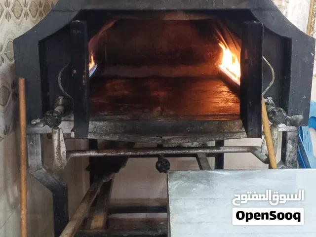 فرن معجنات/ ثلاجه تخزين / ثلاجه عرض/ ماكينات لحمه 2/ عجانه/ + طاولتين مع دفين + شوايت كباب على الغاز