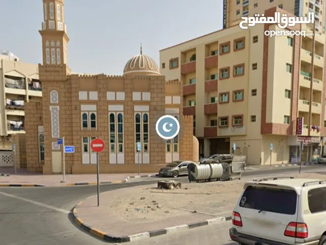 ارض تجارية كورنر مقابل داي توداي بجوار المسجد ثالث قطعه من الشارع العام Corner plot of land for sale