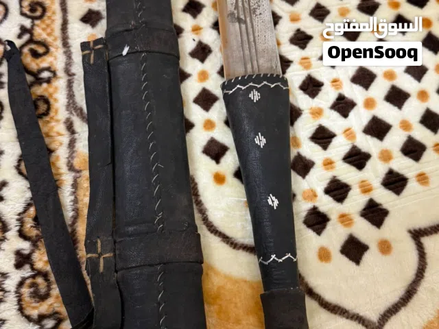 للبيع سيف كما هو بصوره يوجد فيديو. له