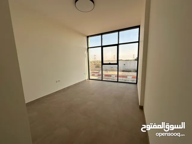 شقه أول ساكن، عباره عن غرفتين وصاله جديده كل غرفه ماستر مع دواليب حائط، الشقه جاهزه للسكن الفوري،