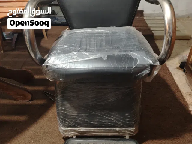 كرسي حلاقة بحالة ممتازة بسعر مغري