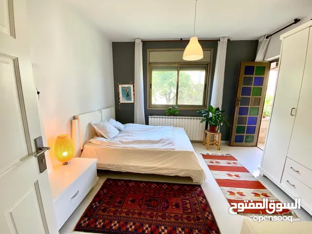 ثلاث غرف مفروشة للايجار عين منجد