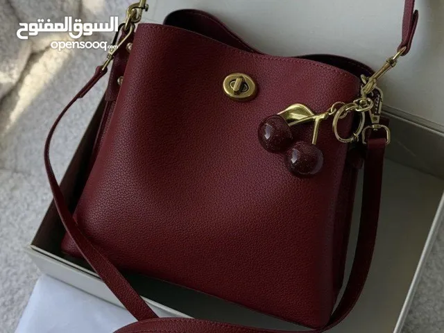 مجموعة متنوعة من الشنط والكزادين الجديدة